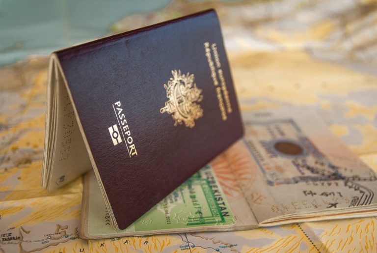 7 Tips to Save Money on Airfare