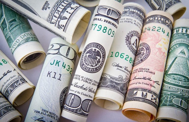 Airline Miles vs. Cashback – Everything You Need to Know